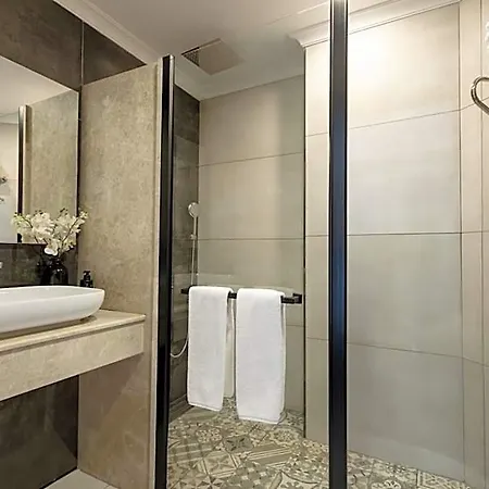 Lilium & Hotel Cali