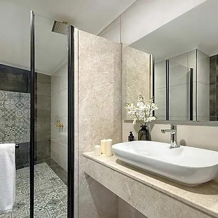 Lilium & Hotel Cali